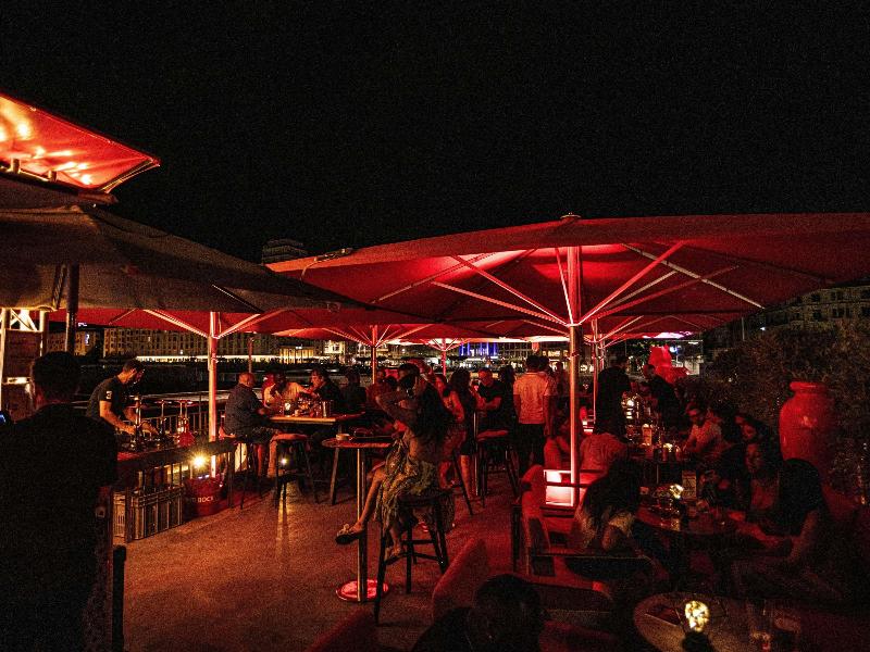 ibis styles Lausanne center Madhouse - Bar