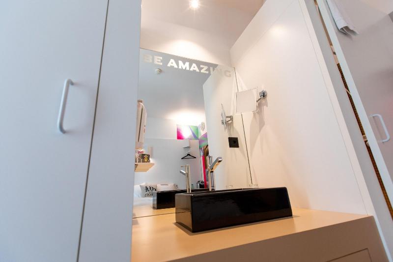 ibis styles Lausanne center Madhouse - Oda
