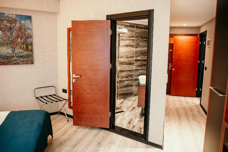 Grand Vaves Hotel - Oda