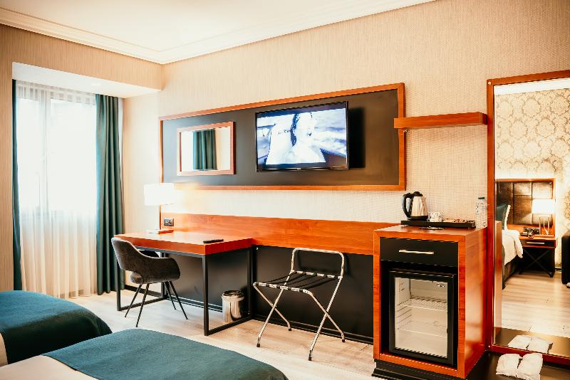 Grand Vaves Hotel - Oda