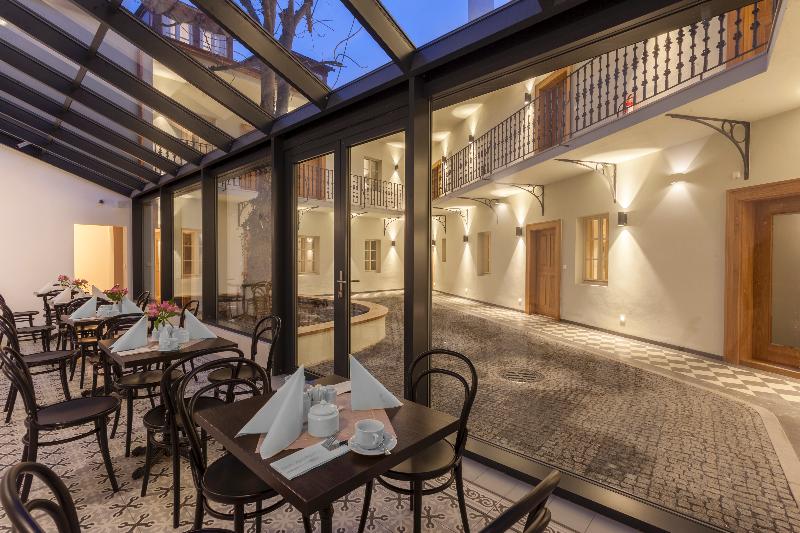 Hotel at The White Lily - Restoran