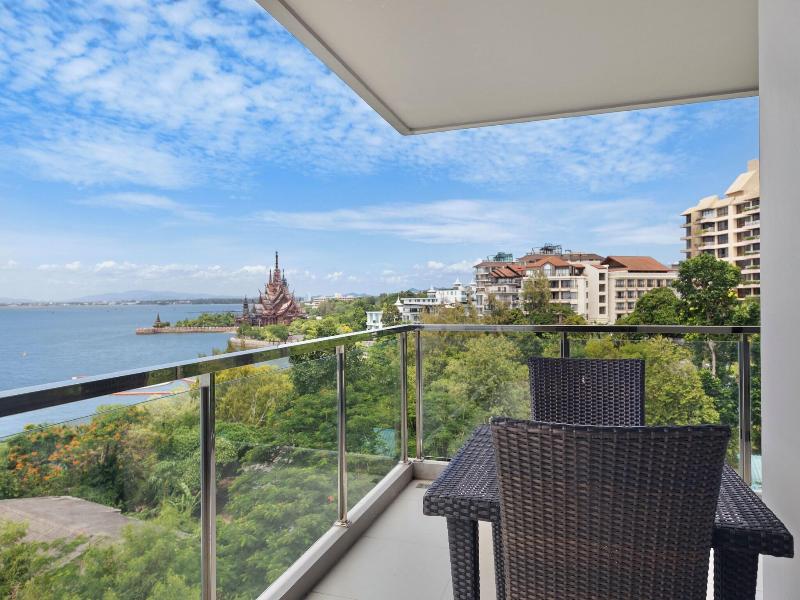 Mayaana Beach Resort Pattaya - Teras