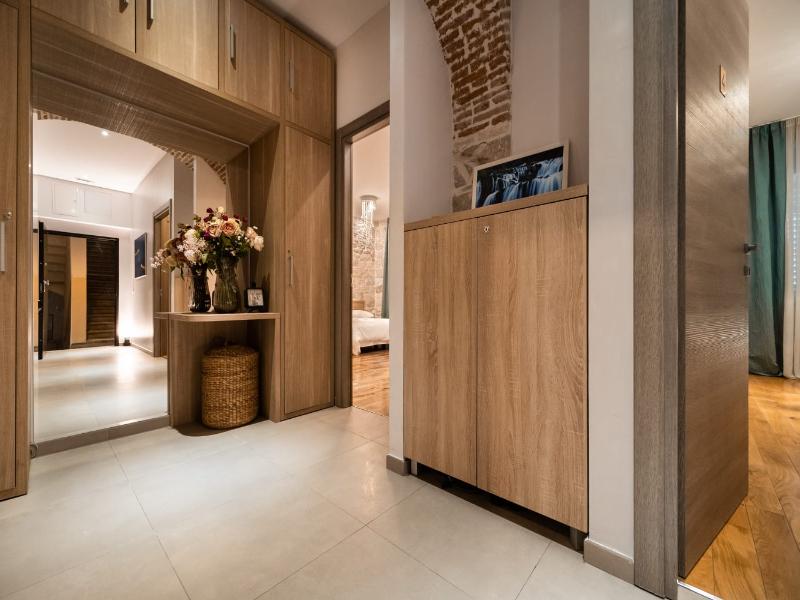 Tifani Luxury Rooms - Lobi