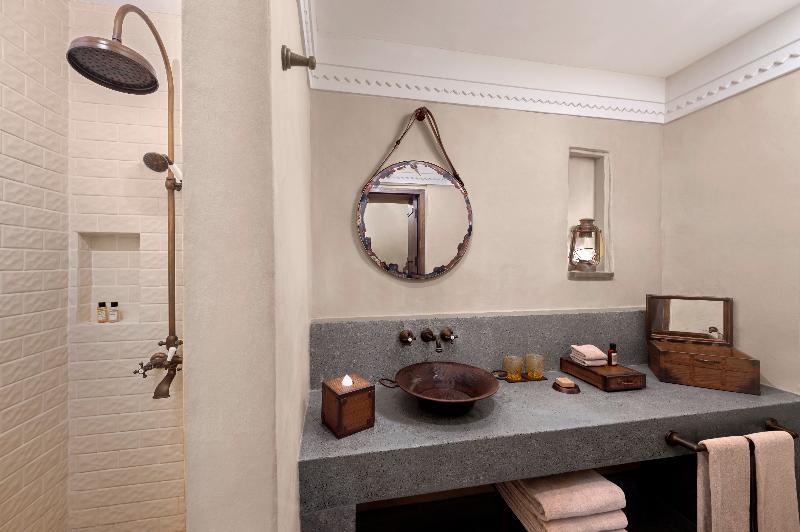 Al Seef Heritage Hotel Curio Collection by Hilton - Oda