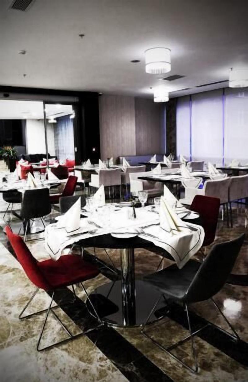 Demora Hotel - Restoran