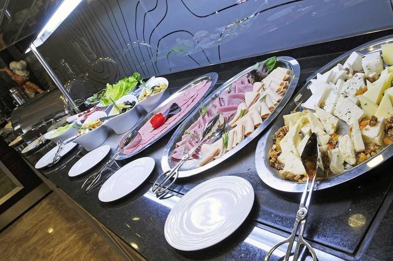 Demora Hotel - Restoran