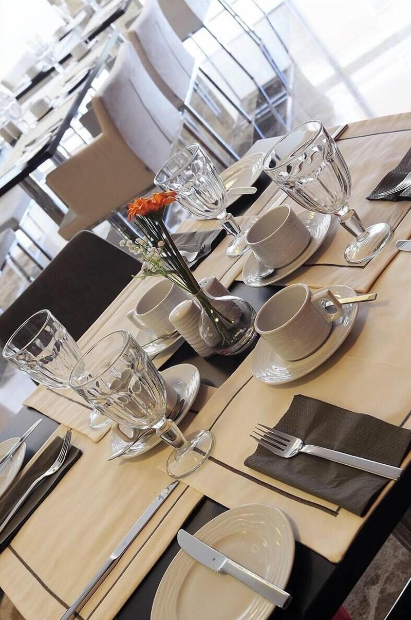 Demora Hotel - Restoran