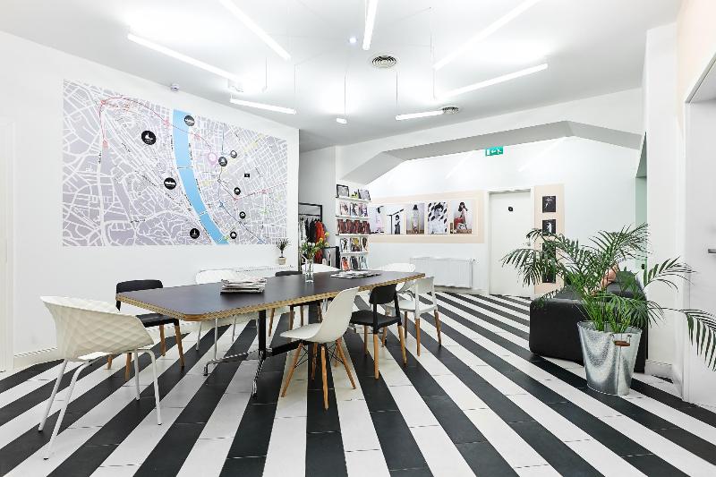 The Magazine Hotel & Apartments - Lobi