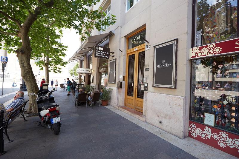 The Magazine Hotel & Apartments - Lobi