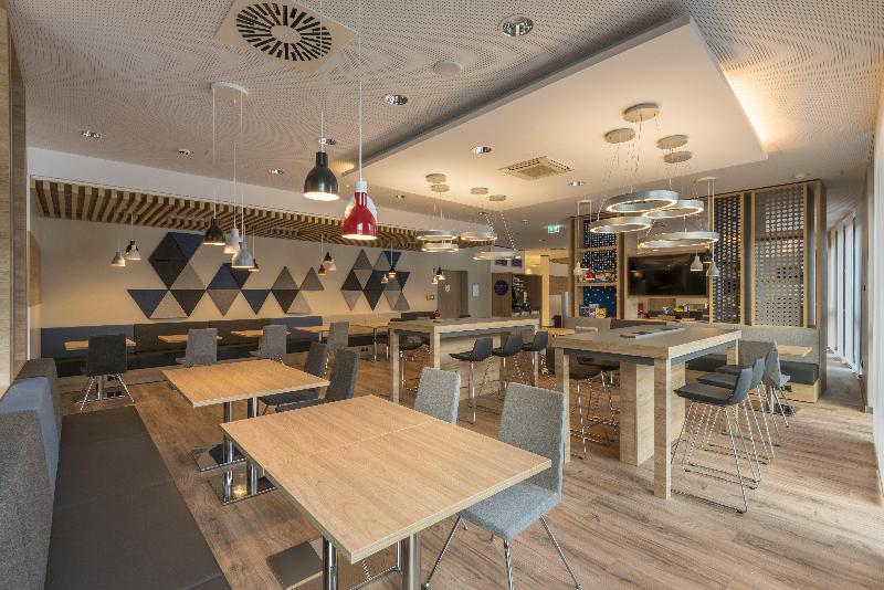 Holiday Inn Express Wuppertal Hauptbahnhof - Lobi
