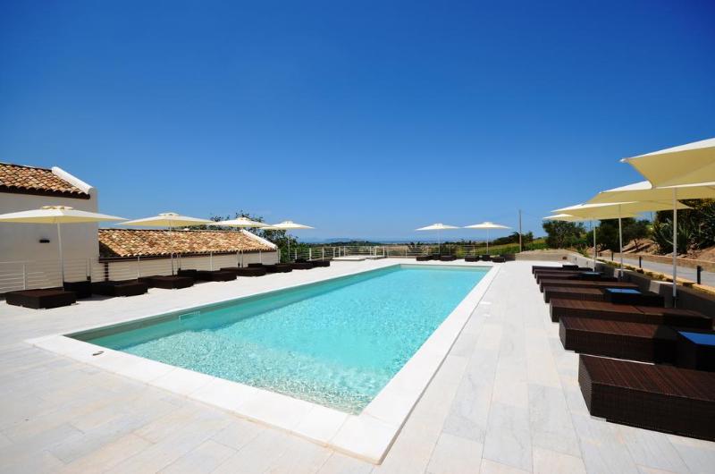 Baglio Soria Resort & Wine Experience - Havuz