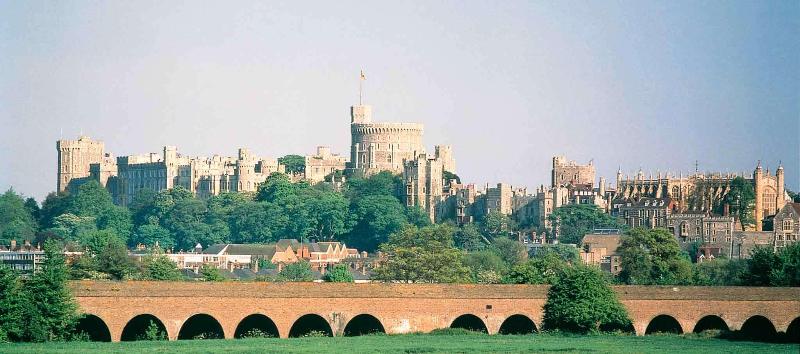 Castle Windsor Hotel - Genel