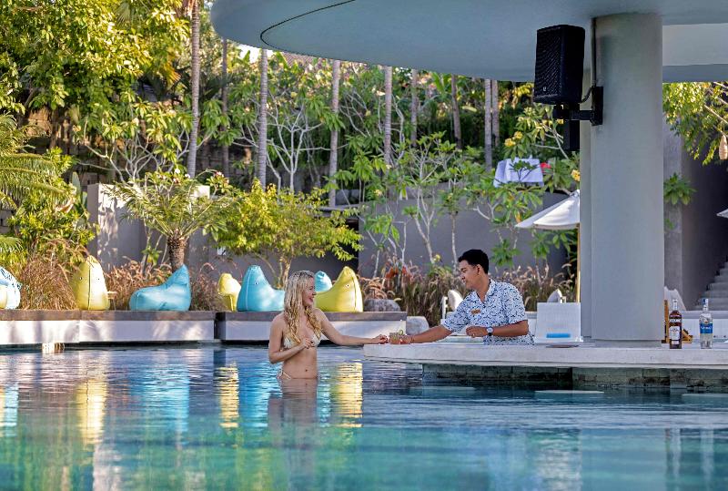 Cross Bali Breakers Resort - Bar