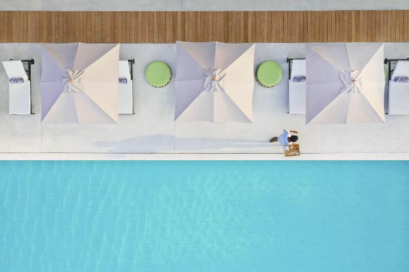 The Westin Maldives Miriandhoo Resort - Havuz