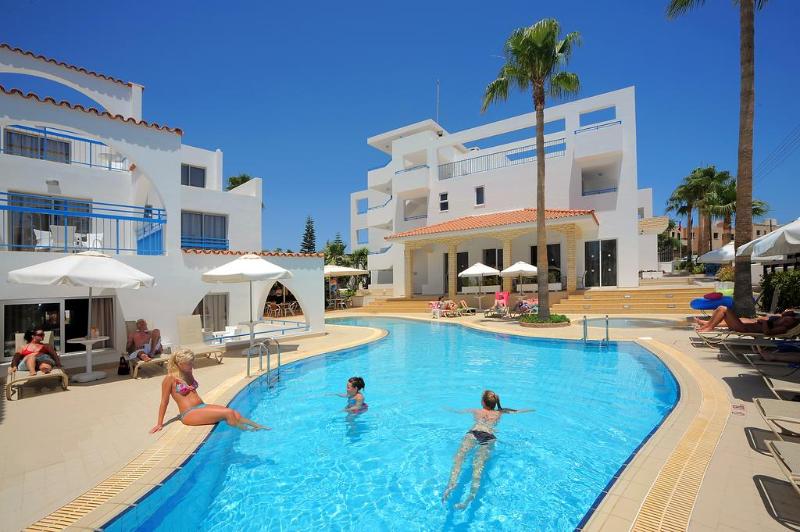 Petrosana Hotel Apartments - Genel