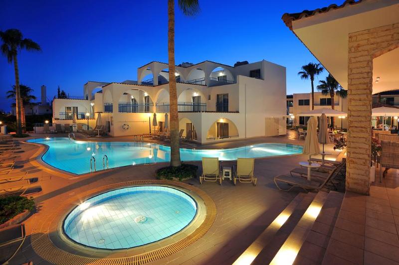 Petrosana Hotel Apartments - Genel