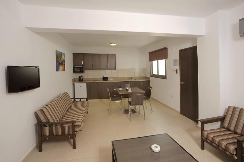 Petrosana Hotel Apartments - Oda