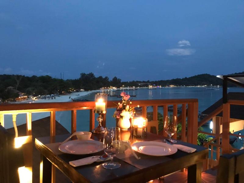 Chareena Hill Beach Resort - Restoran