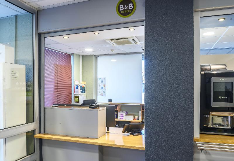 B&B HOTEL Nîmes Centre Arènes - Lobi