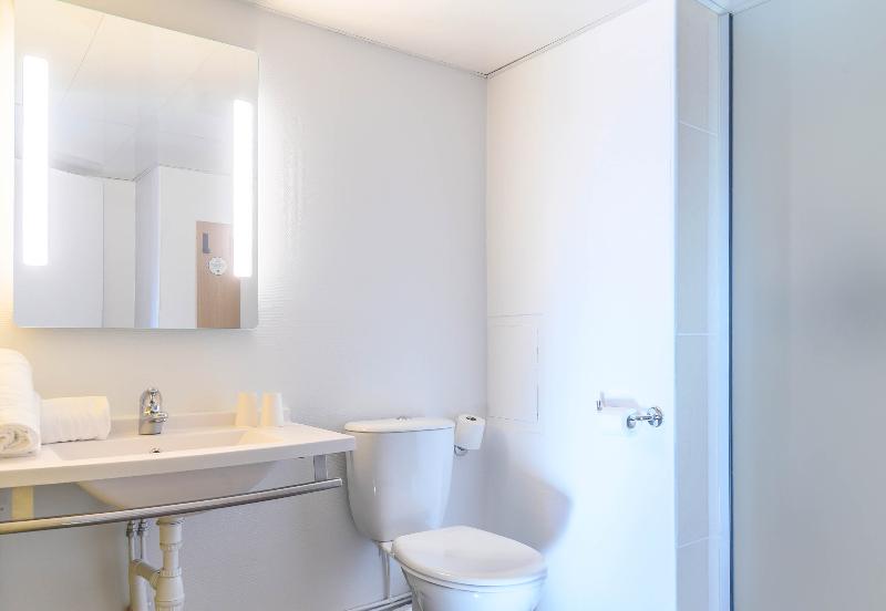 B&B HOTEL Nîmes Centre Arènes - Oda