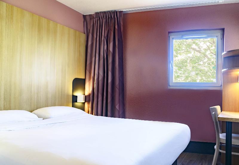 B&B HOTEL Nîmes Centre Arènes - Oda