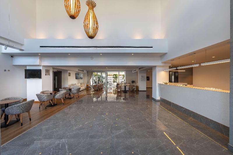 Protaras Plaza Hotel - Lobi