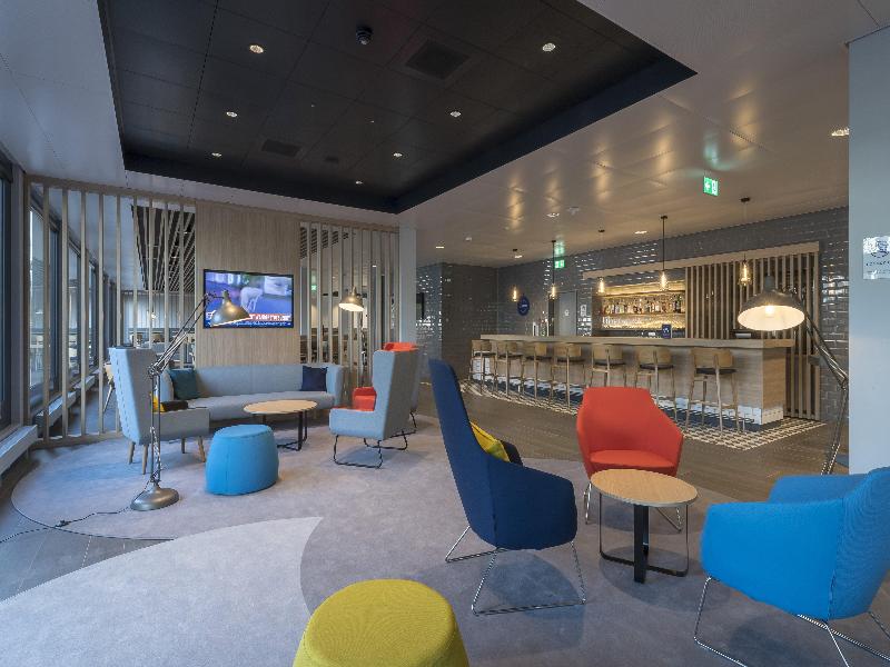 Holiday Inn Express Luzern Kriens - Lobi