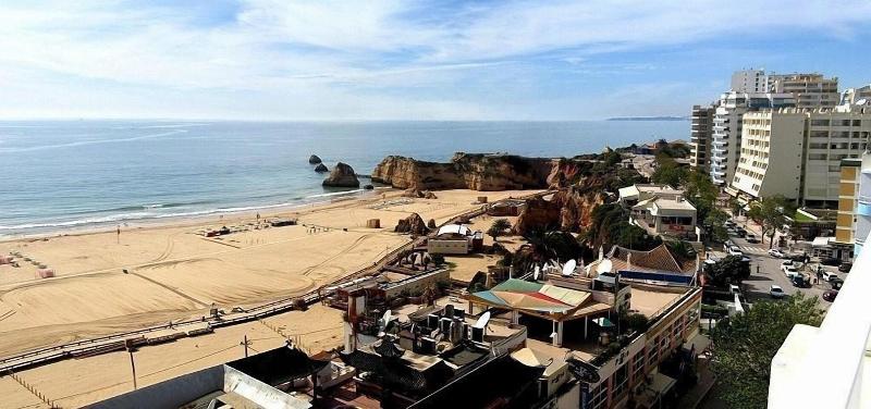 Avenida Praia - Genel