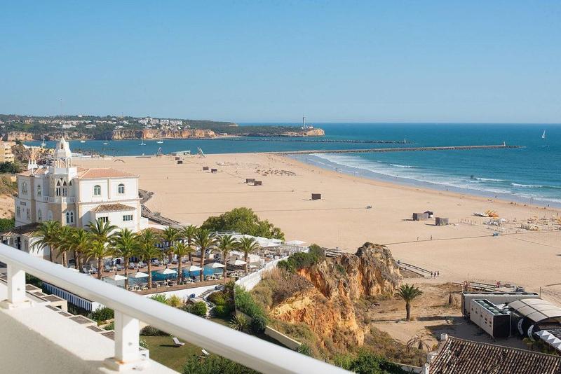 Avenida Praia - Genel