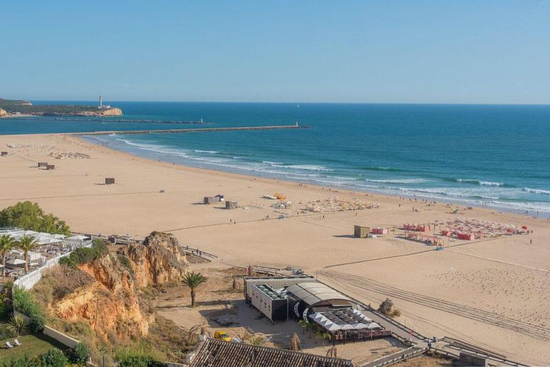 Avenida Praia - Genel