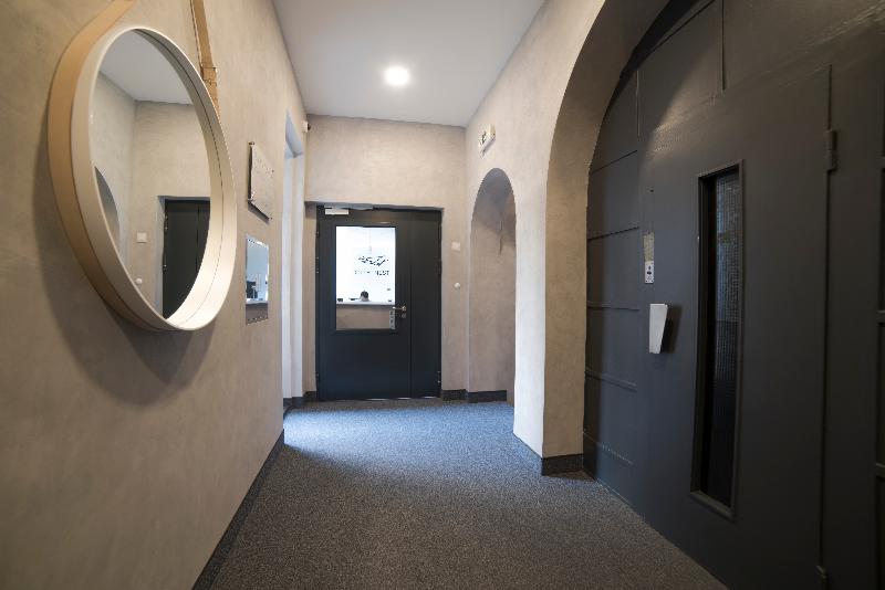 City Nest Modern & Cozy Suites - Lobi