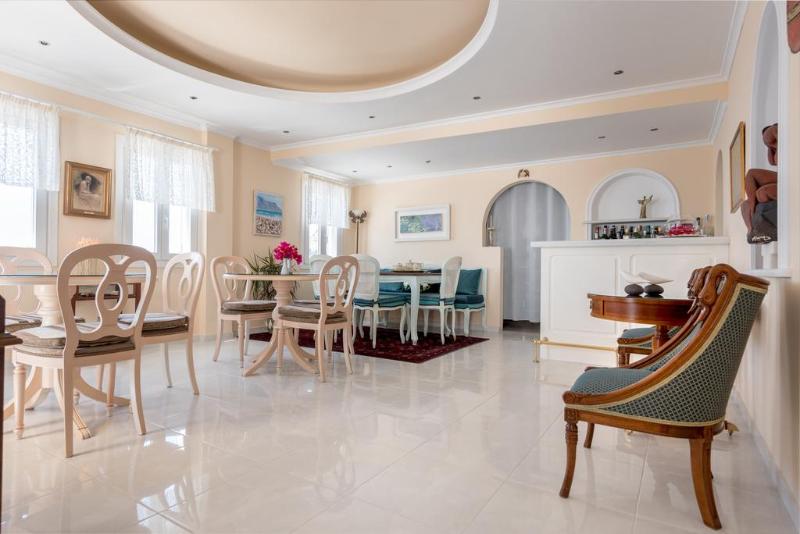 Villa Renos - Genel