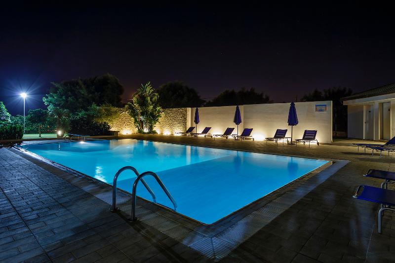 Sikelika Residence - Havuz
