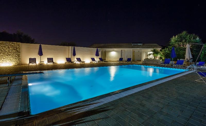 Sikelika Residence - Havuz