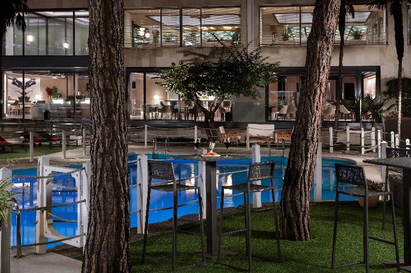 The Level At Hotel Melia Castilla - Teras