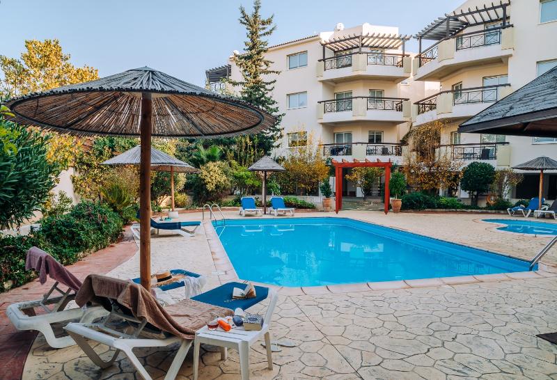 Artemis Cynthia Complex - Genel