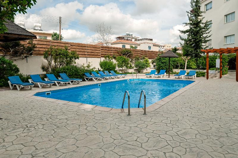 Artemis Cynthia Complex - Havuz