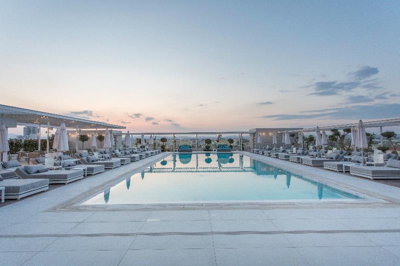 Radisson Blu Hotel Larnaca - Havuz