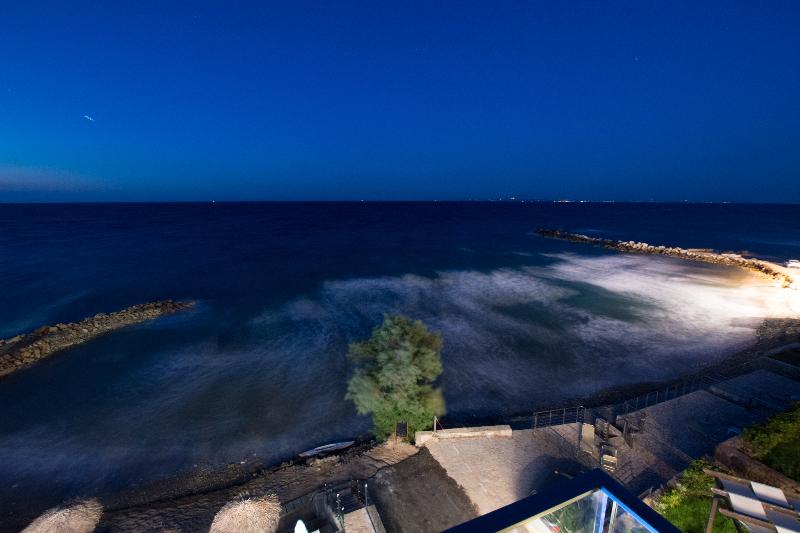 Golden Coast - Genel