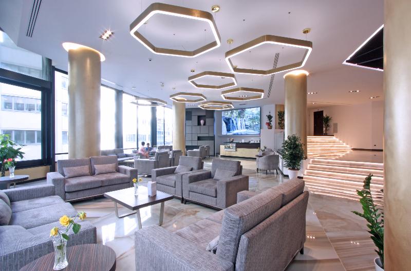 The Hive Hotel - Lobi