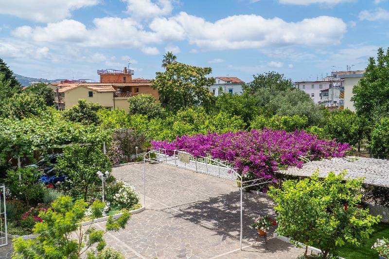 Villa Iolanda - Genel