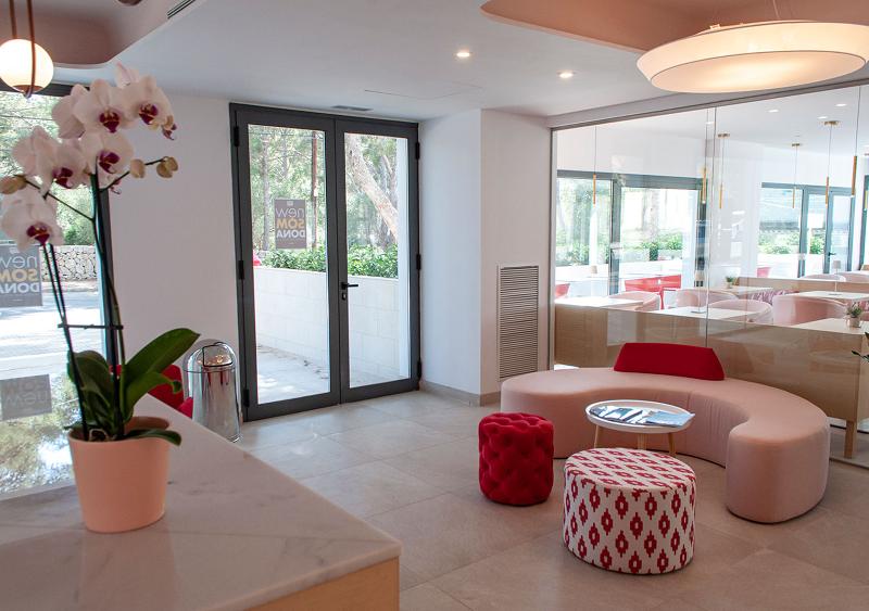 Hotel Dona - Lobi