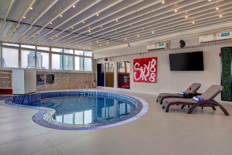Lotus Grand Hotel Dubai - Havuz