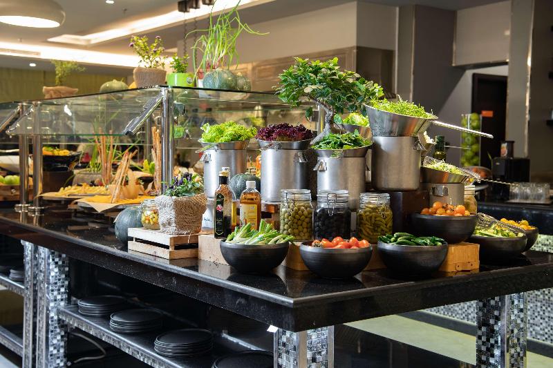 Radisson Hotel & Apartments Dammam Industry City - Restoran