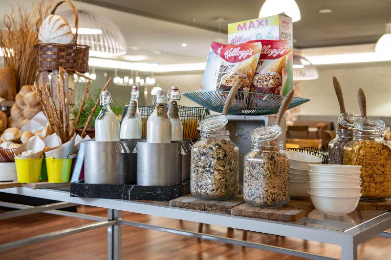 Radisson Hotel & Apartments Dammam Industry City - Restoran