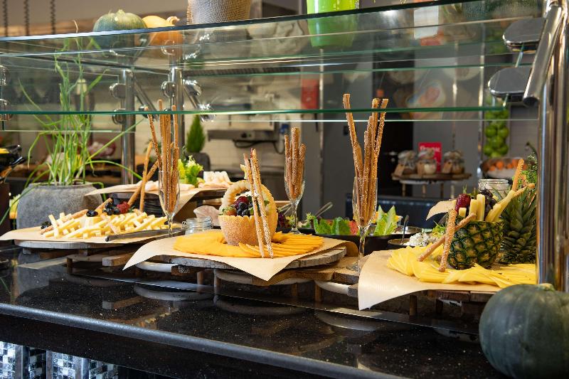 Radisson Hotel & Apartments Dammam Industry City - Restoran