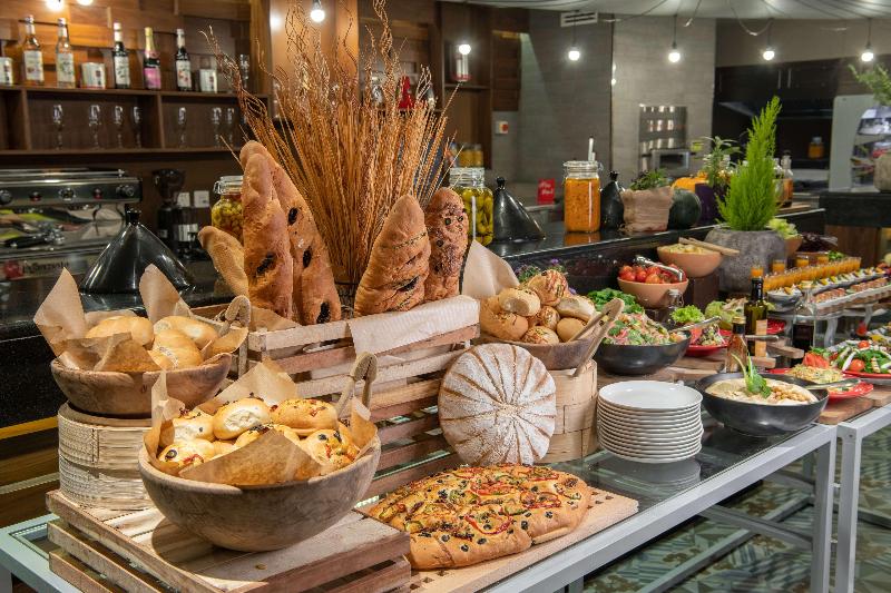 Radisson Hotel & Apartments Dammam Industry City - Restoran