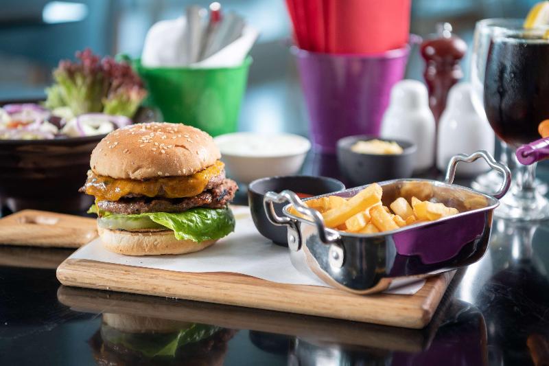 Park Inn by Radisson Jubail Industrial City - Restoran
