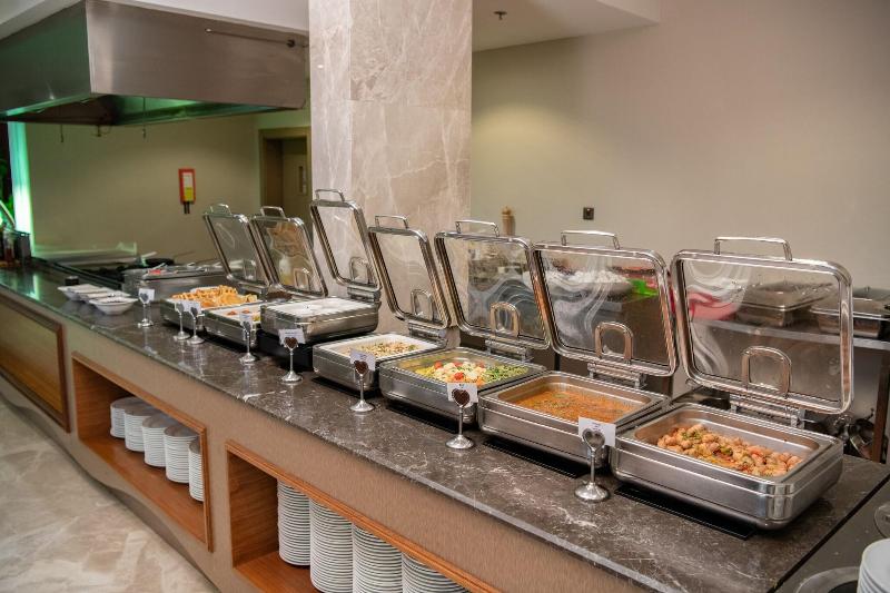 Radisson Blu Hotel, Buraidah - Restoran