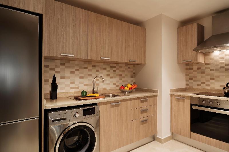 Al Najada Hotel Apartments by Oaks - Oda